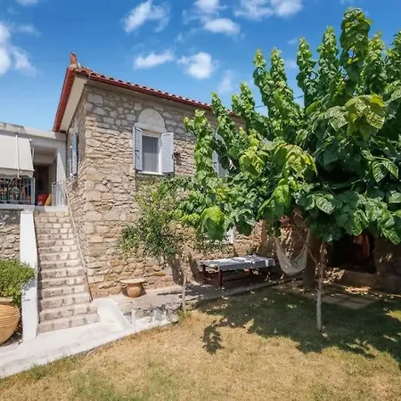 Valira's Antique House - A Timeless Getaway