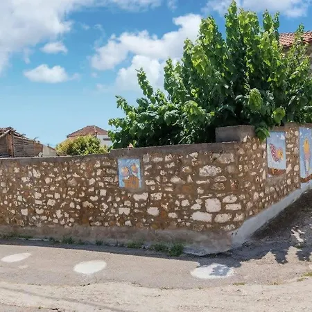 Valira's Antique House - A Timeless Getaway *