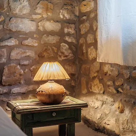 Valira's Antique House - A Timeless Getaway Tatil Evi