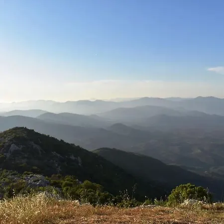 בית נופש Valira's Antique House - A Timeless Getaway *