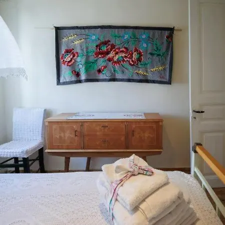Valira's Antique House - A Timeless Getaway