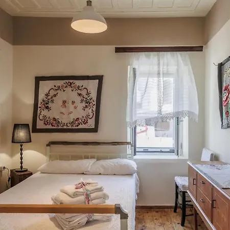 Valira's Antique House - A Timeless Getaway Tatil Evi