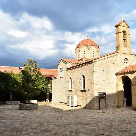 Valira's Antique House - A Timeless Getaway בית נופש *